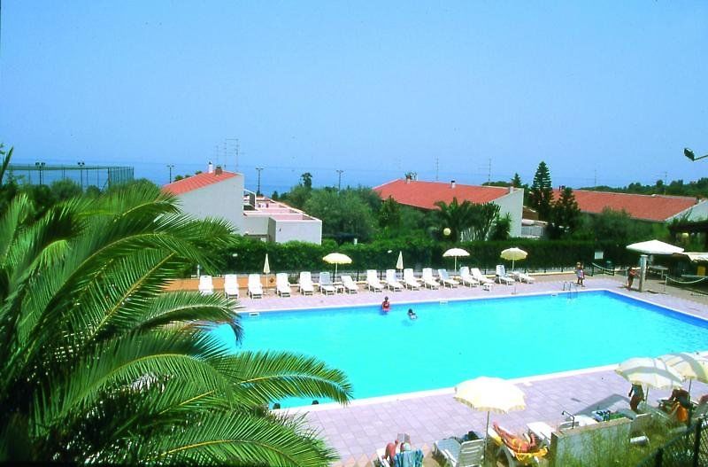 Calanica Resort تْشيفالو المظهر الخارجي الصورة