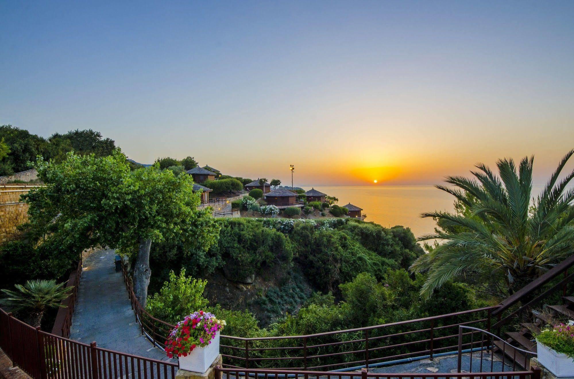 Calanica Resort تْشيفالو المظهر الخارجي الصورة