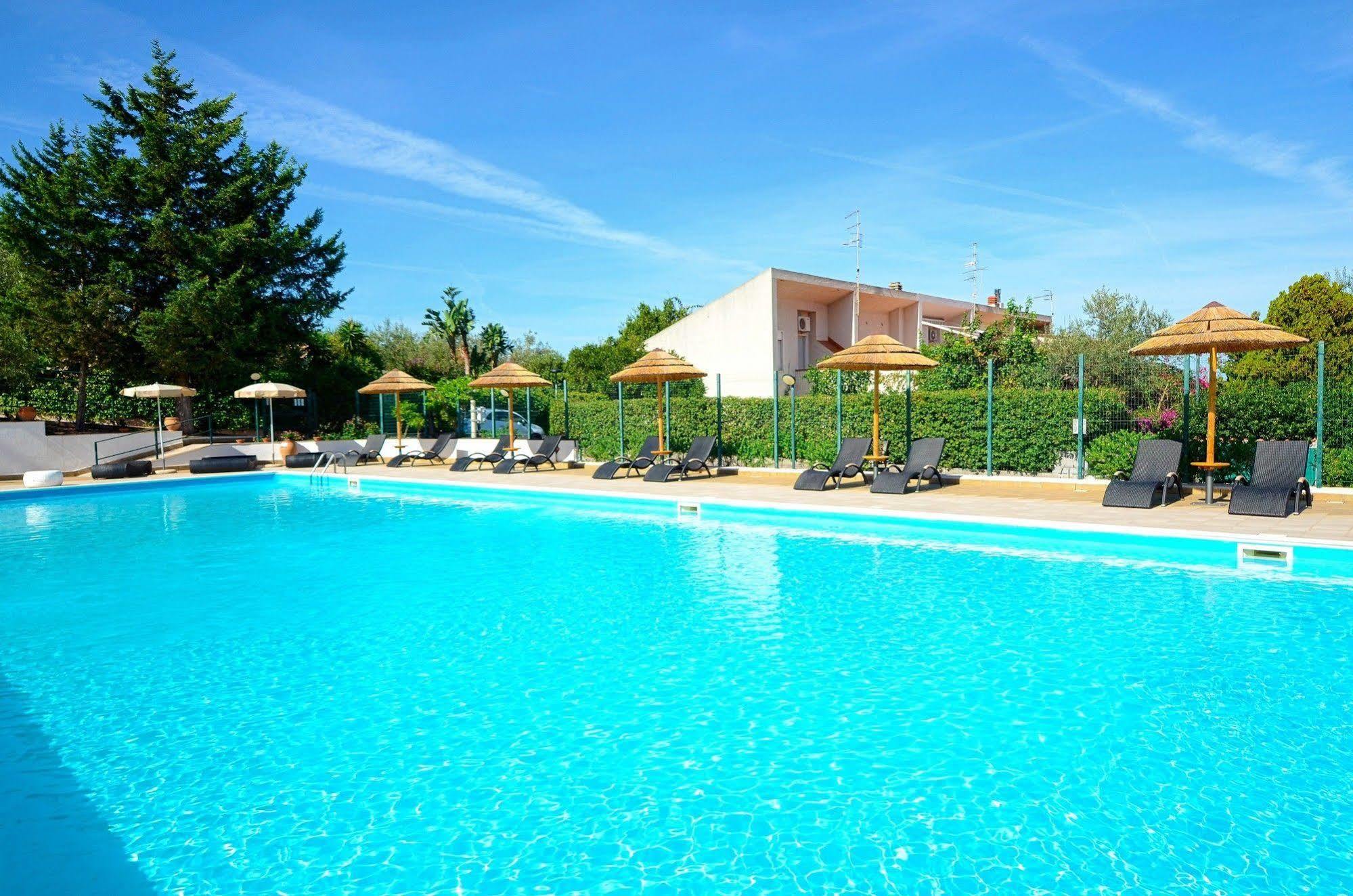 Calanica Resort تْشيفالو المظهر الخارجي الصورة